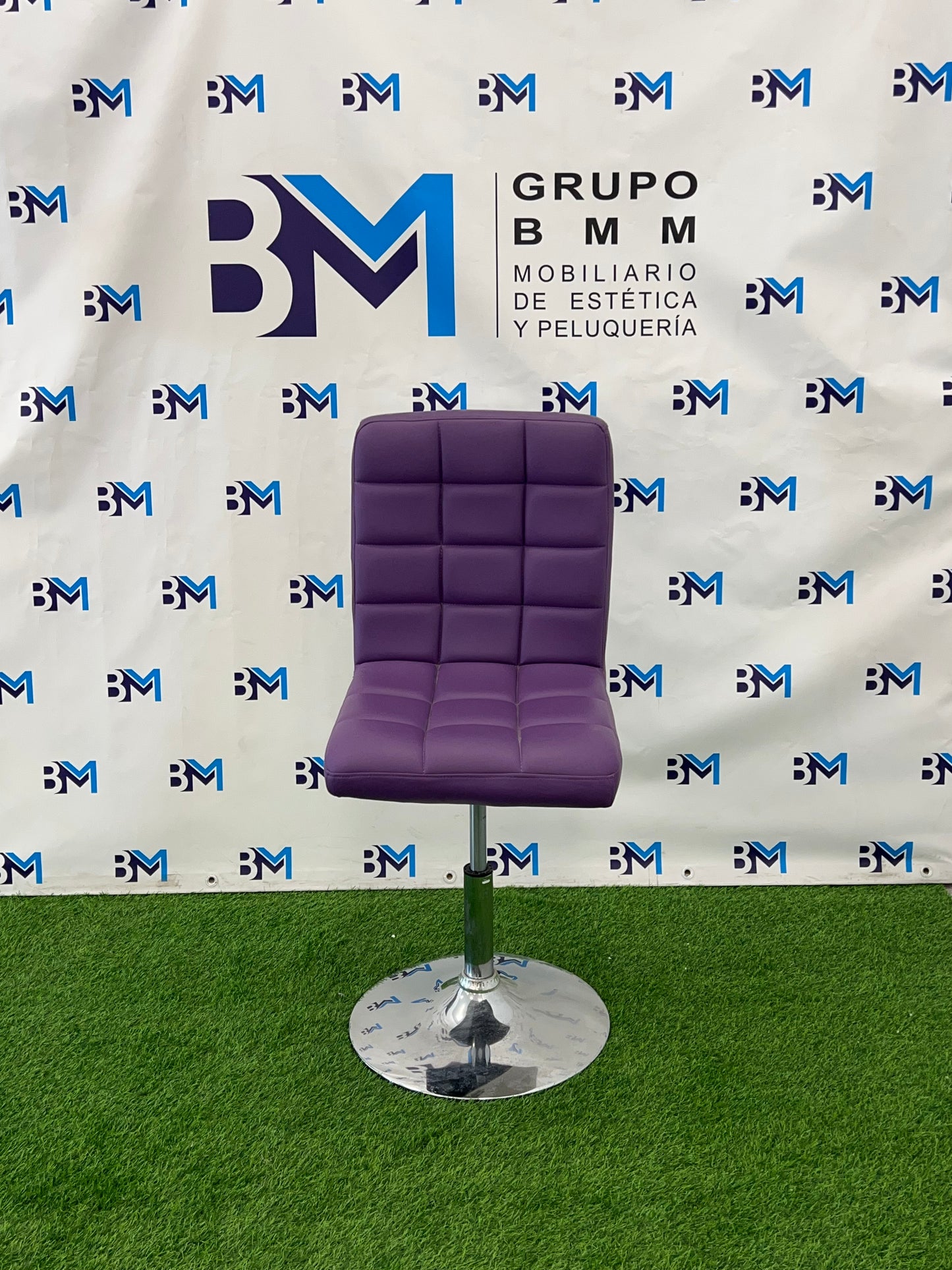 Purple leatherette manicure chair