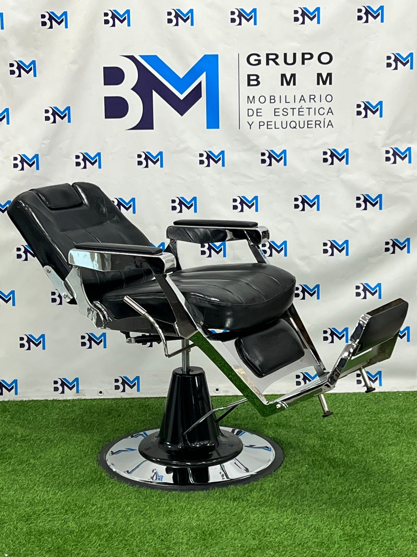 Classic style black and silver barber chair