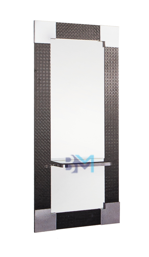 Espejo tocador con marco decorativo en metal negro y repisa de cristal con borde cromado