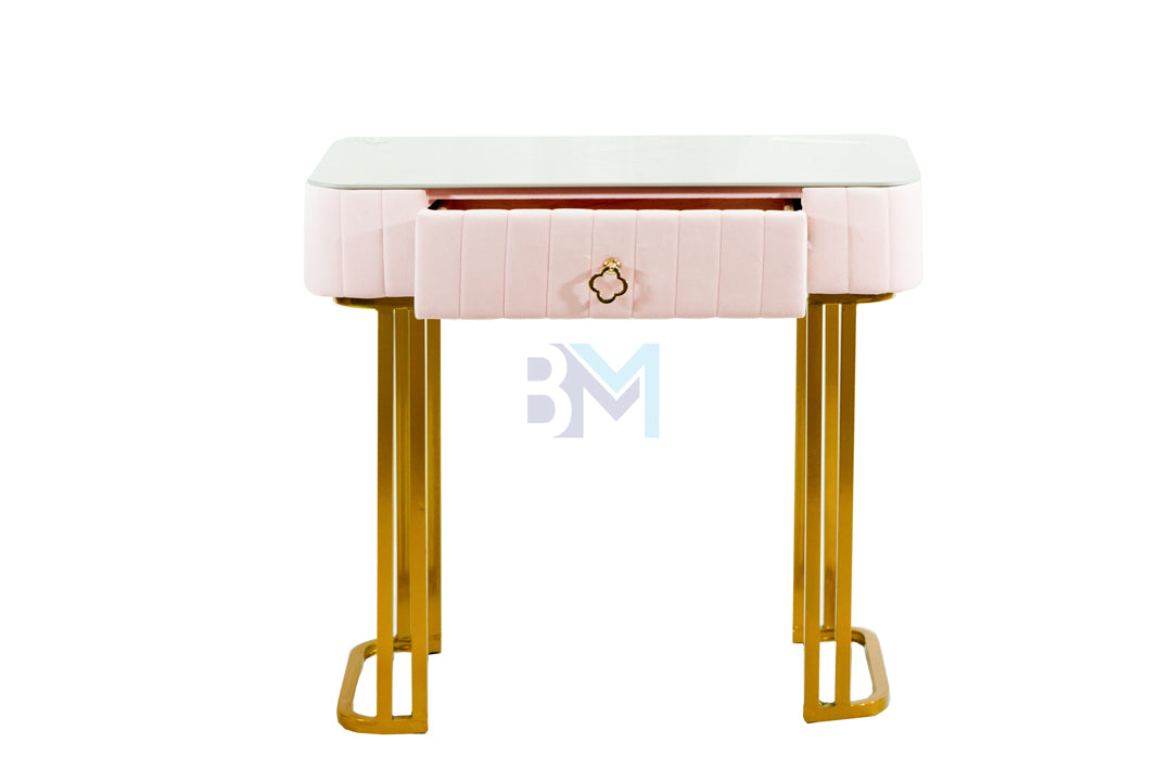 Mesa de manicura individual en terciopelo rosado con cerámica tipo mármol y base dorada